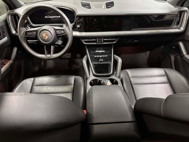 Used 2025 Porsche Cayenne AWD/4WD image 14