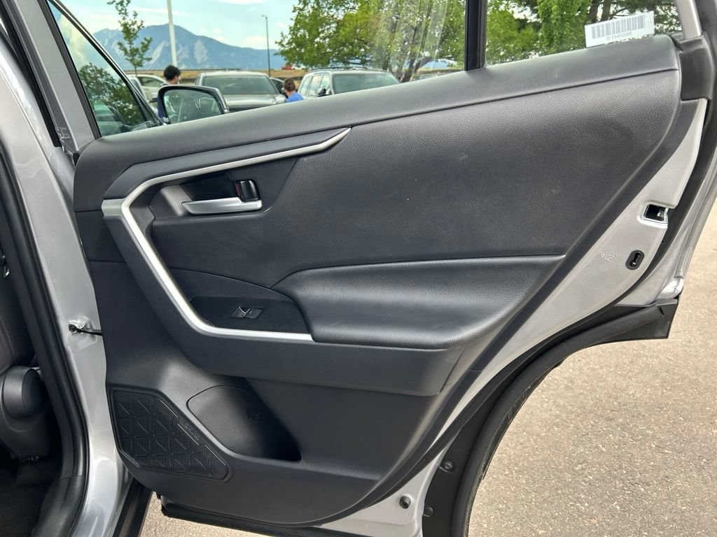 Used 2025 Toyota RAV4 XLE AWD/4WD image 12