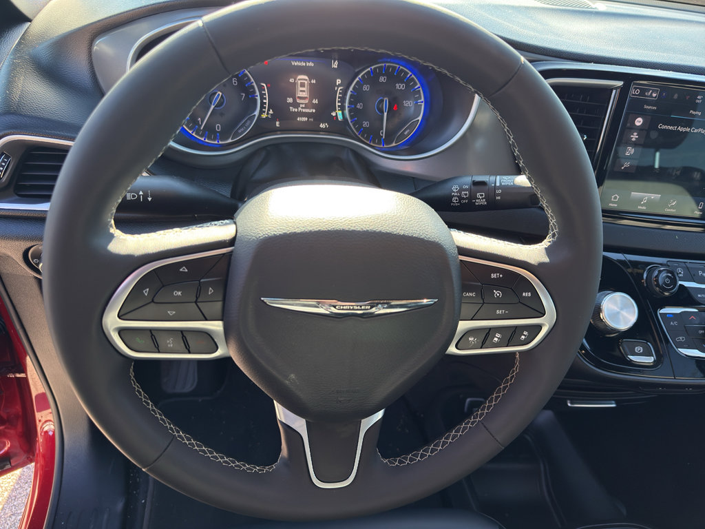 Used 2025 Chrysler Pacifica Select FWD image 15