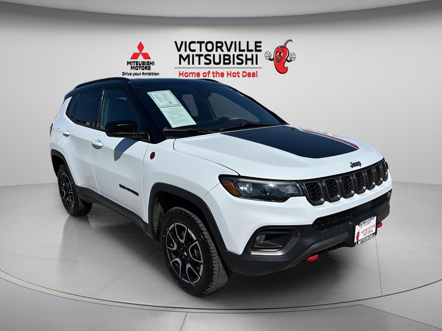 Used 2024 Jeep Compass Trailhawk AWD/4WD image 1