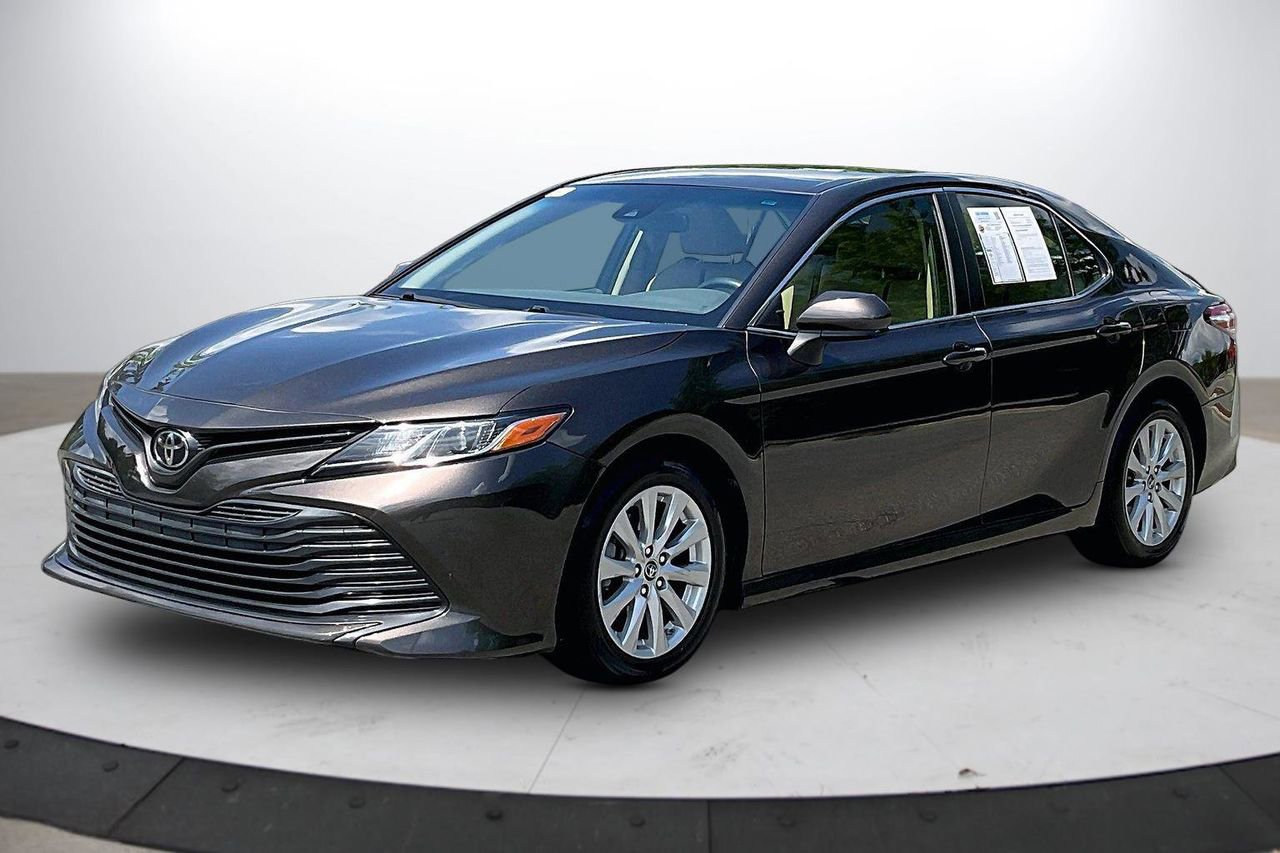 Used 2018 Toyota Camry LE FWD image 4