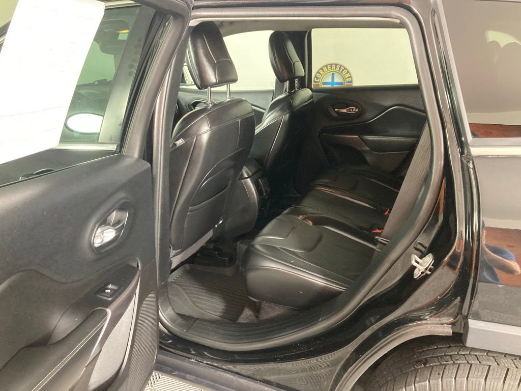 Used 2019 Jeep Cherokee Limited image 14