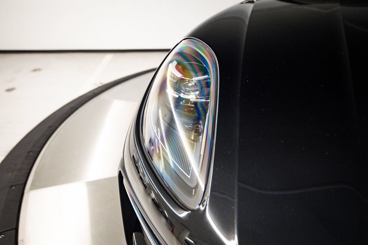 Certified 2024 Porsche Macan AWD/4WD image 11