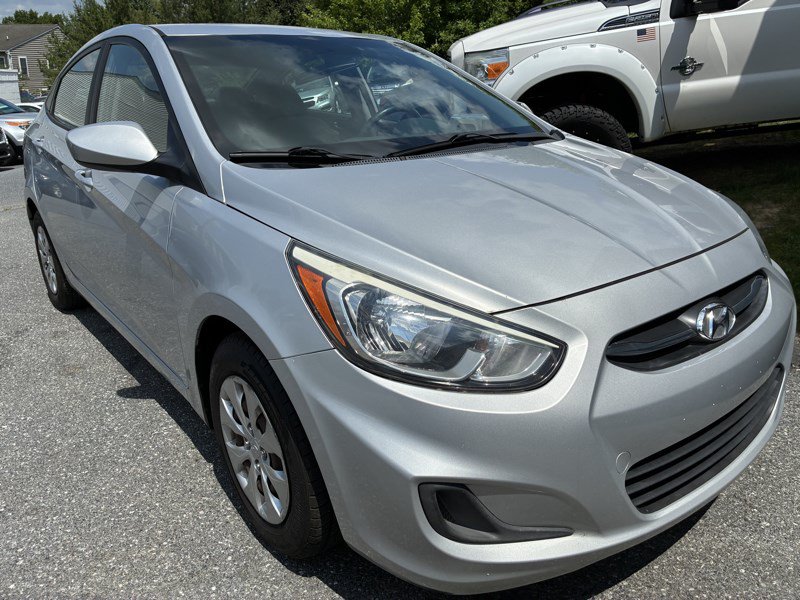 Used 2015 Hyundai Accent GLS FWD image 3