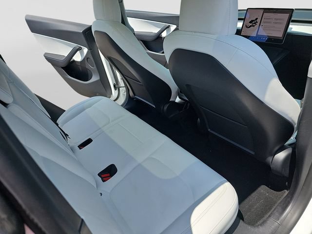 Used 2021 Tesla Model Y Long Range AWD/4WD image 29