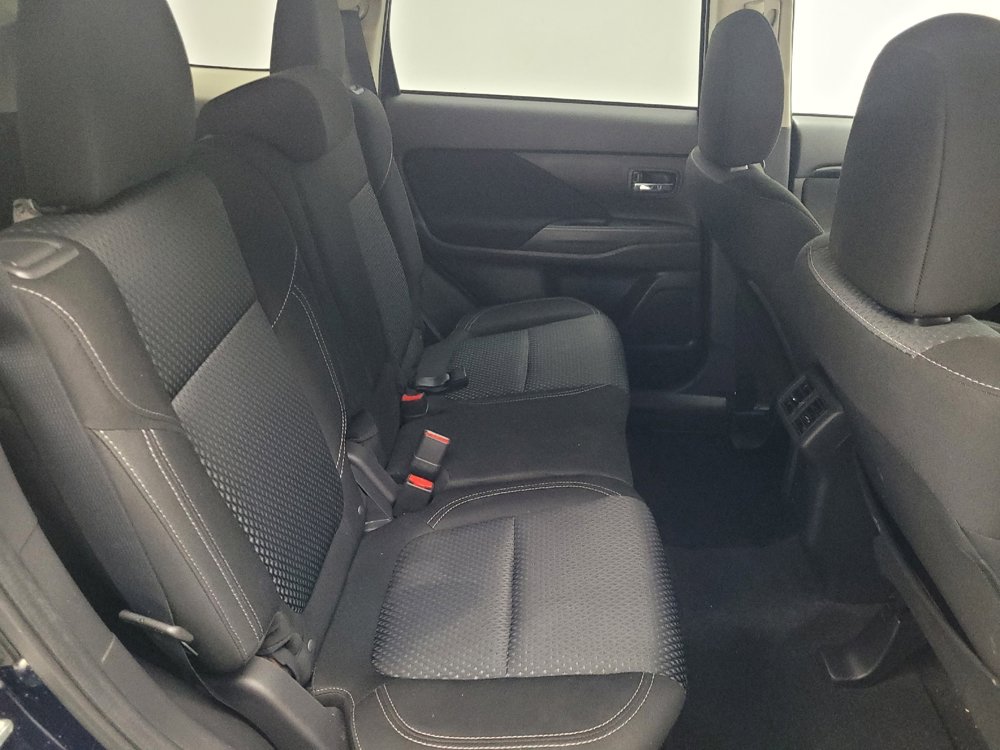 Used 2020 Mitsubishi Outlander ES image 19