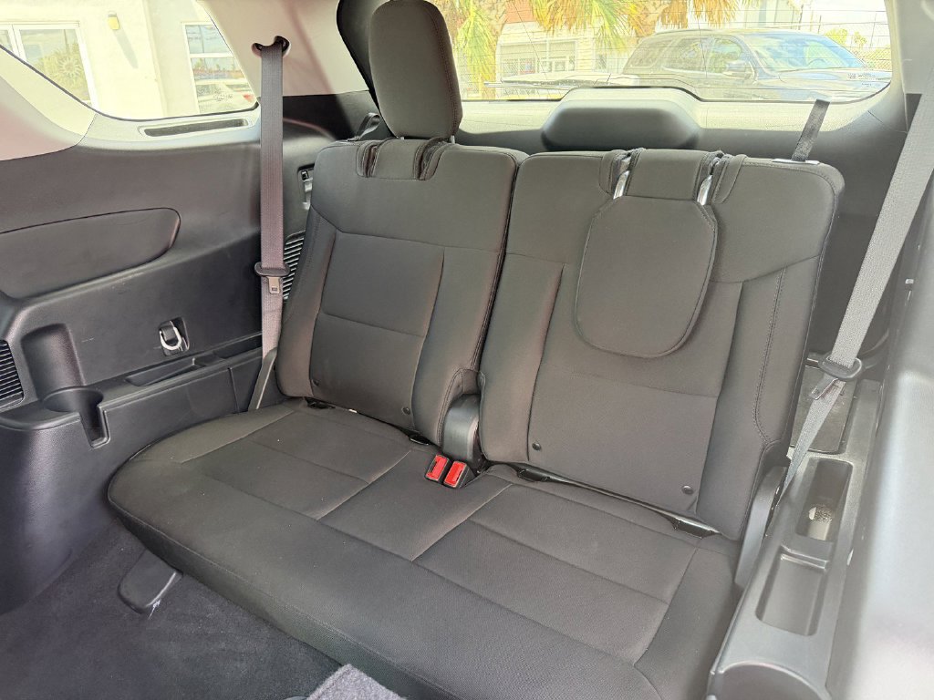 Used 2024 Ford Explorer XLT RWD image 9