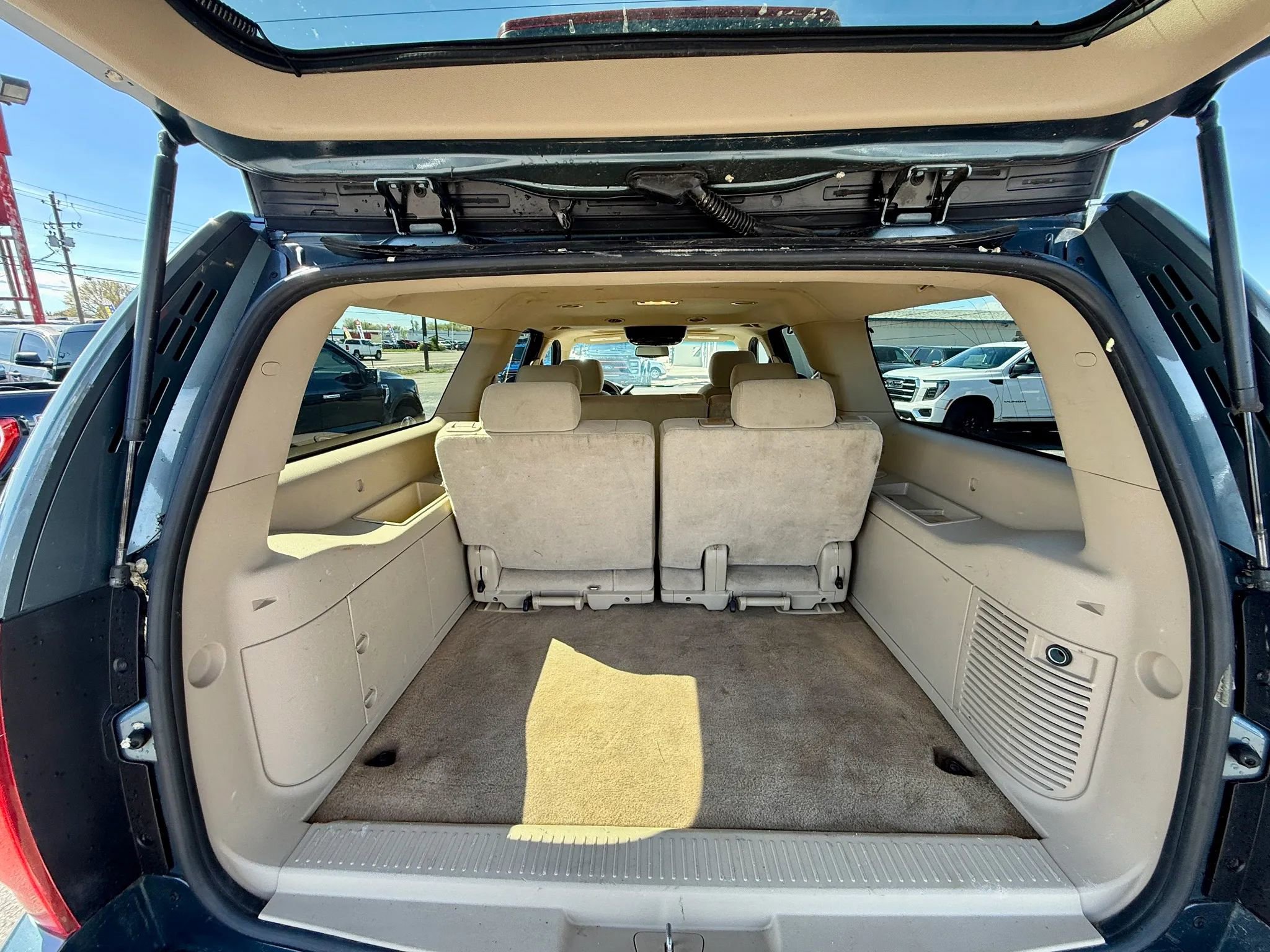 Used 2010 Chevrolet Suburban LS w/ Interior Plus Package AWD/4WD image 18