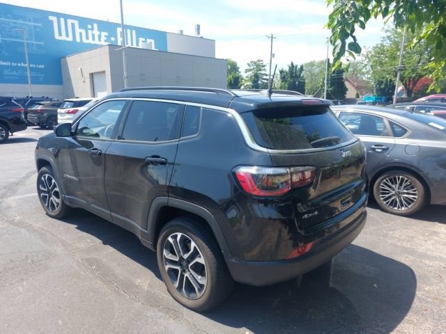 Used 2024 Jeep Compass Limited AWD/4WD image 3