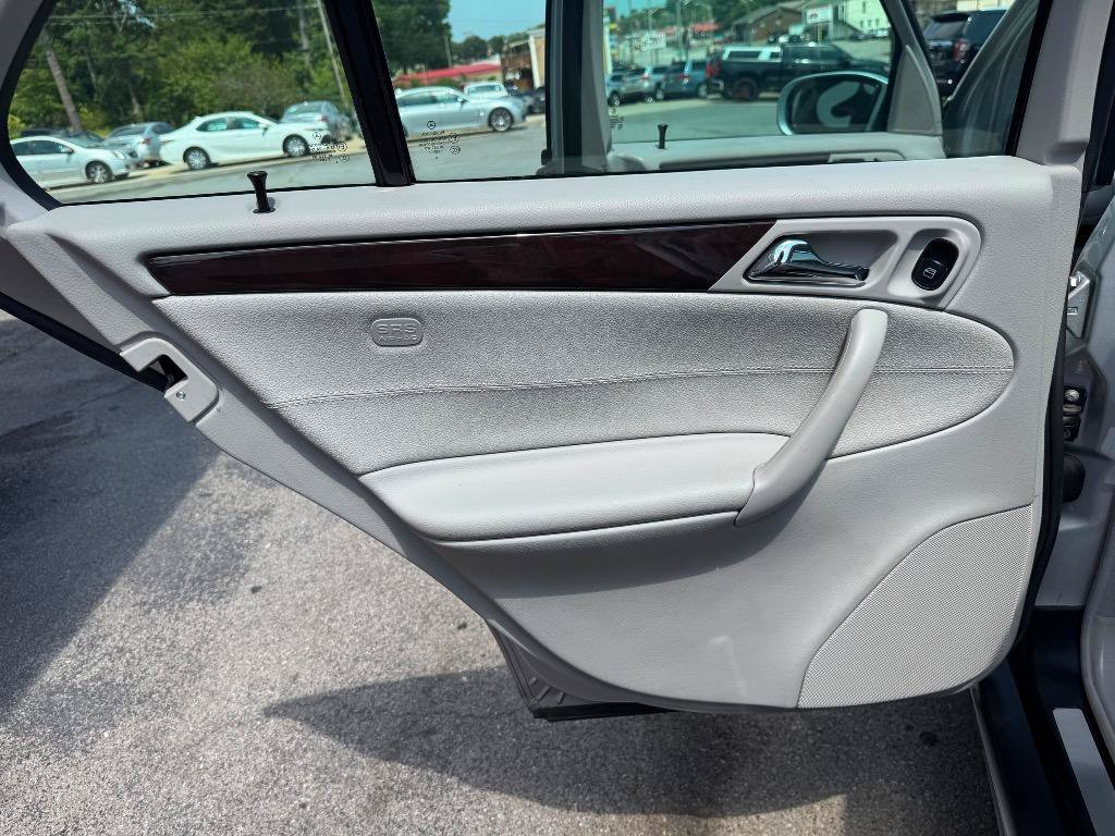 Used 2005 Mercedes-Benz C 320 Sedan image 22