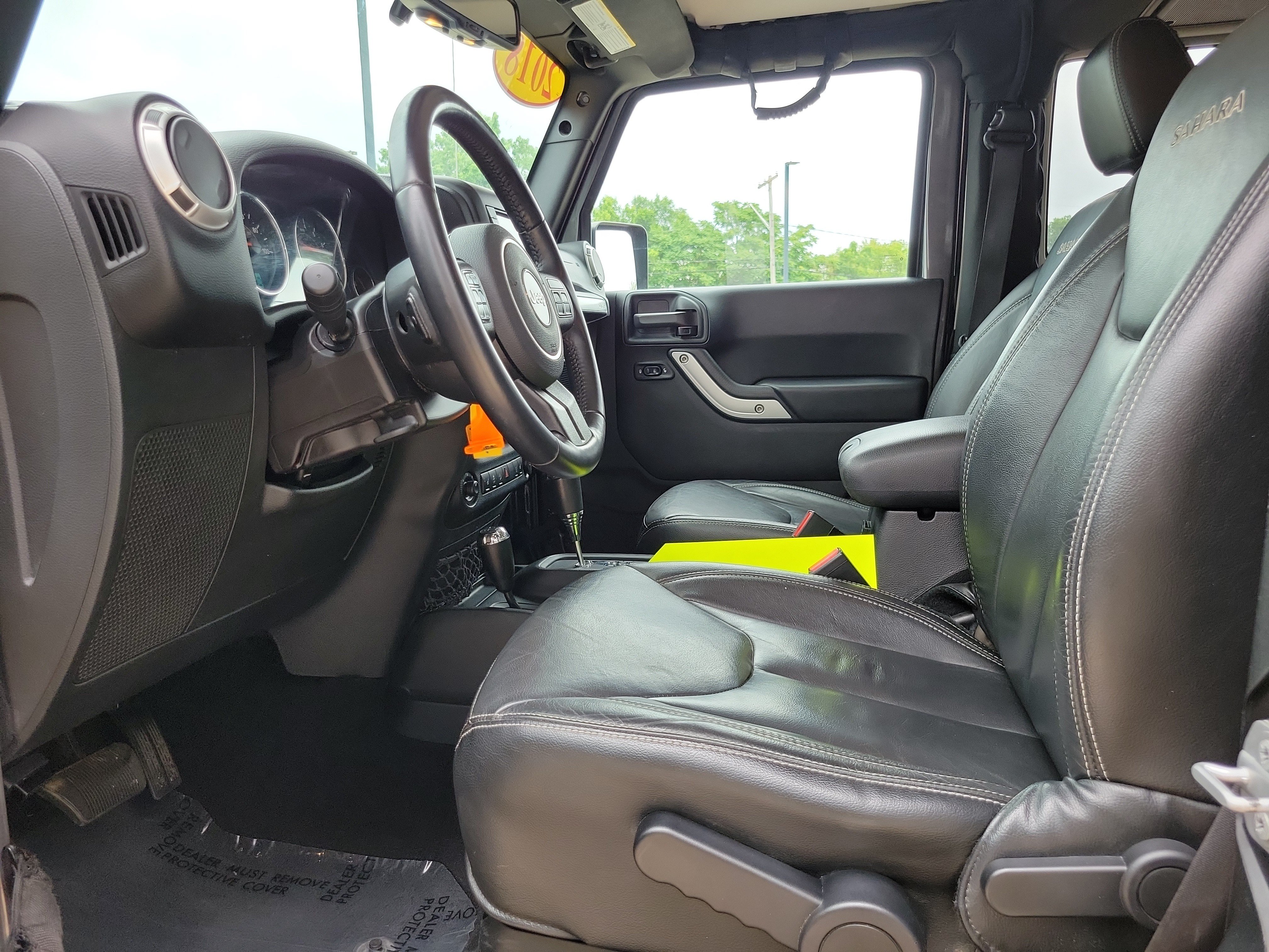 Used 2018 Jeep Wrangler Sahara w/ Connectivity Group AWD/4WD image 7