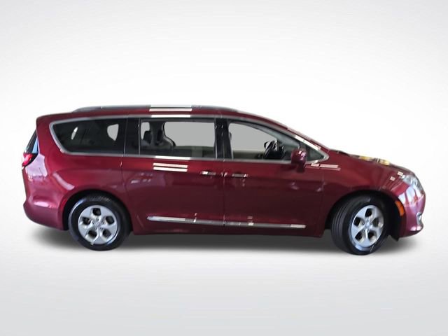 Used 2017 Chrysler Pacifica Touring-L Plus image 2