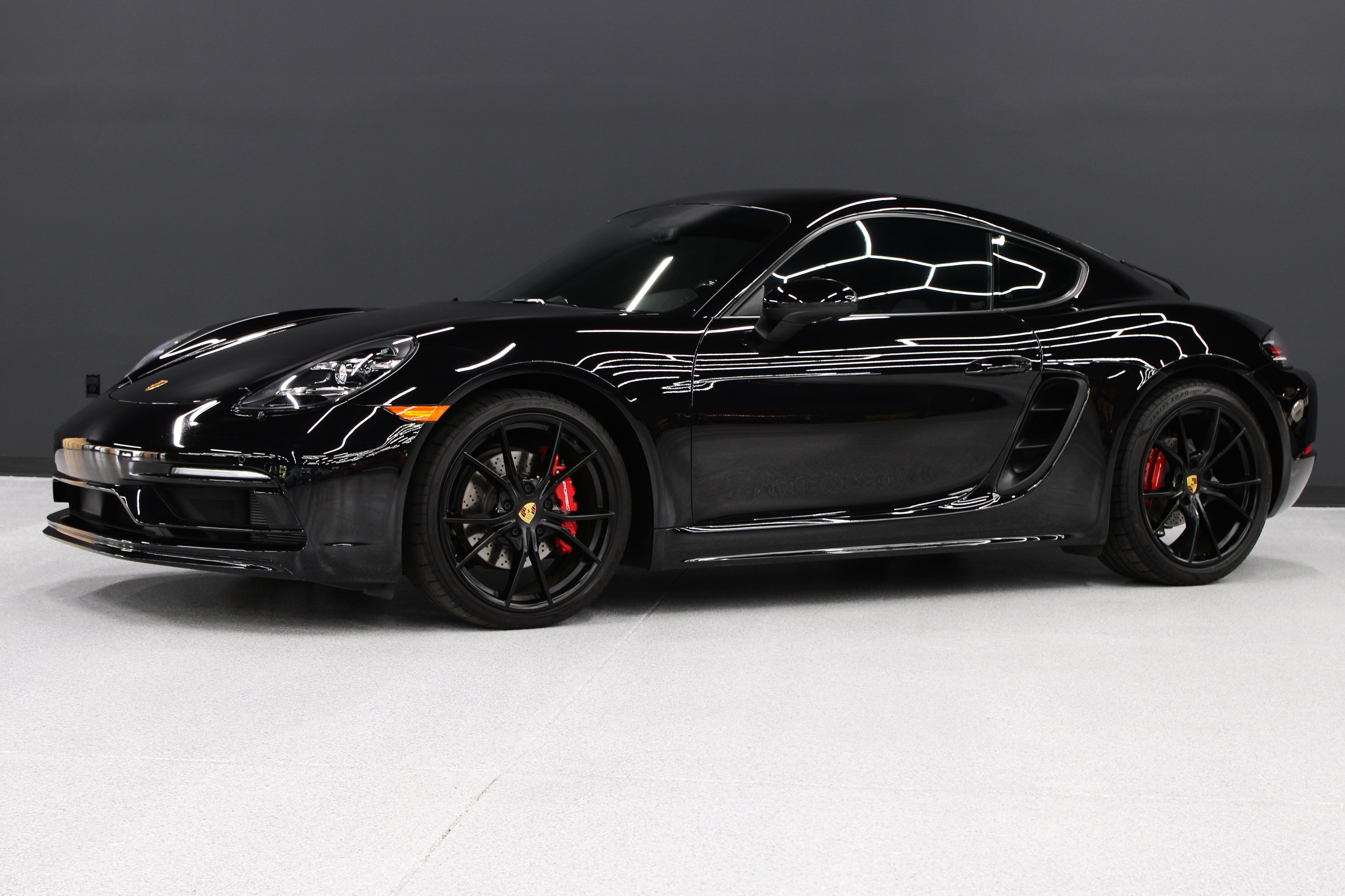 Used 2025 Porsche 718 Cayman S w/ Sportdesign Package RWD image 39