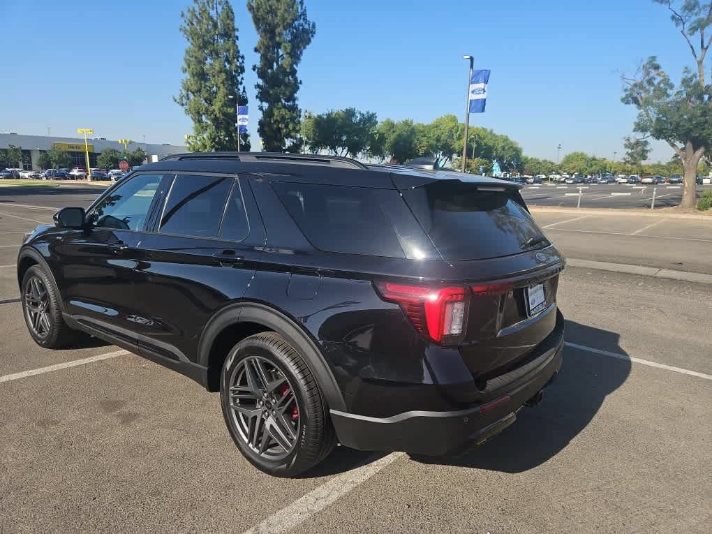 Used 2025 Ford Explorer ST-Line w/ Premium Package RWD image 5