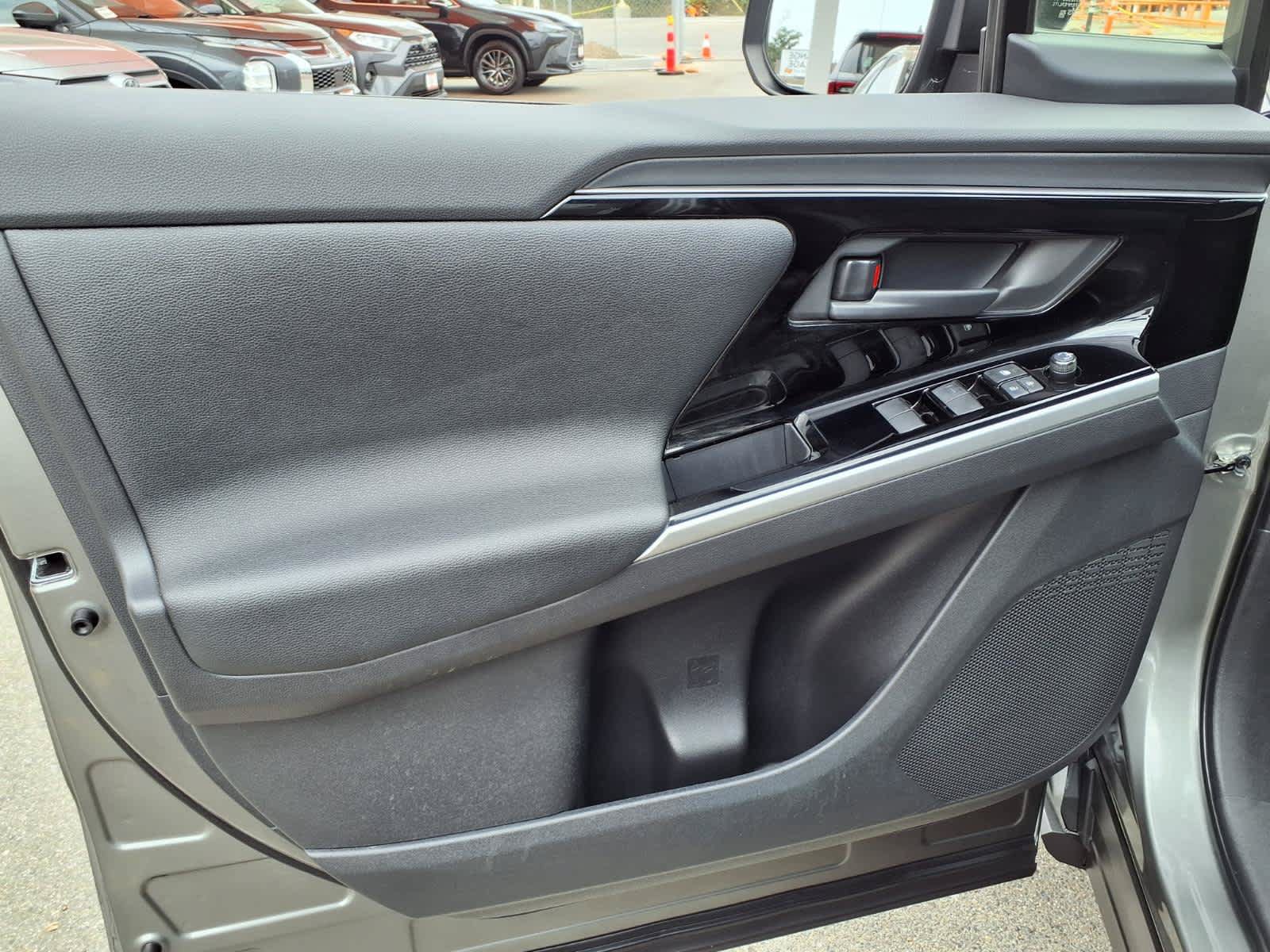 Certified 2023 Toyota bZ4X AWD image 14