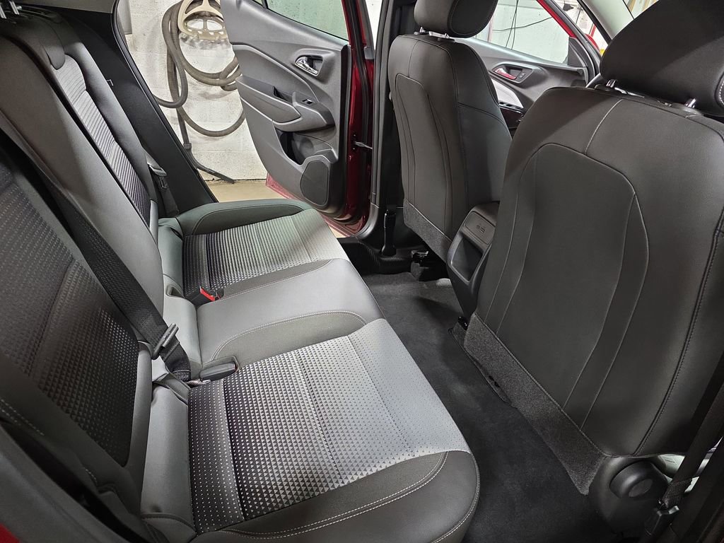 Used 2025 Chevrolet Trax LT w/ LT Convenience Package image 11
