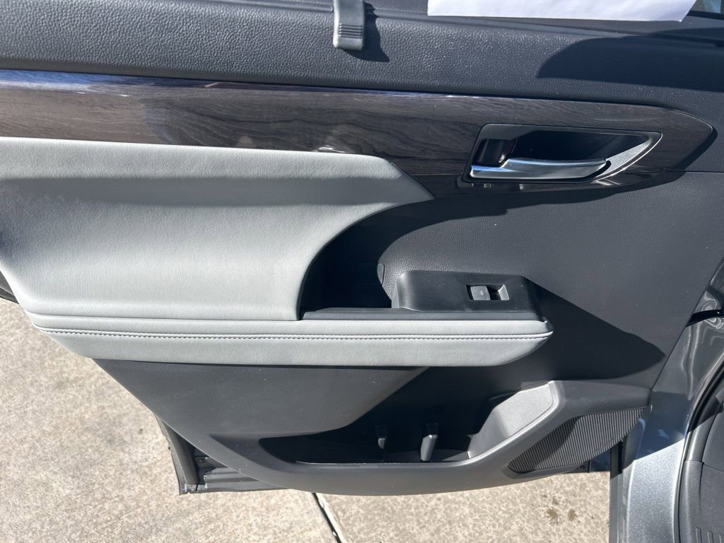 Used 2026 Toyota Highlander Limited image 54