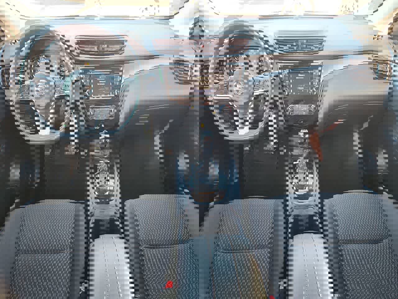 Used 2022 Nissan Rogue Sport S image 14