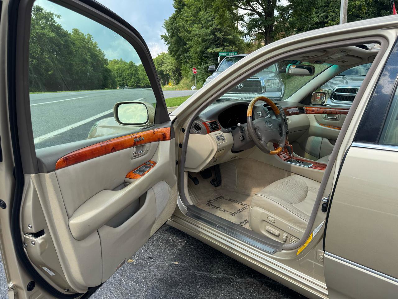 Used 2003 Lexus LS 430 RWD image 9