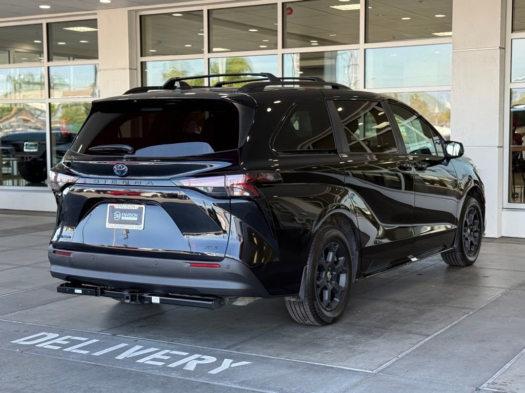 Certified 2025 Toyota Sienna XLE Woodland Edition image 15