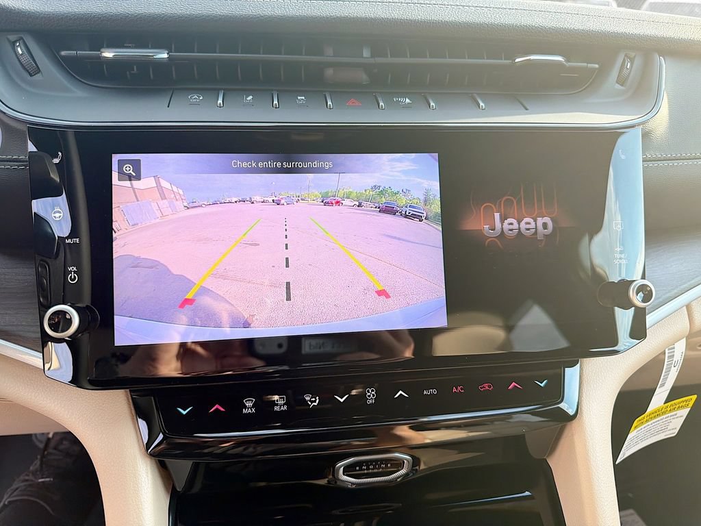 New 2026 Jeep Grand Cherokee Limited AWD/4WD image 32