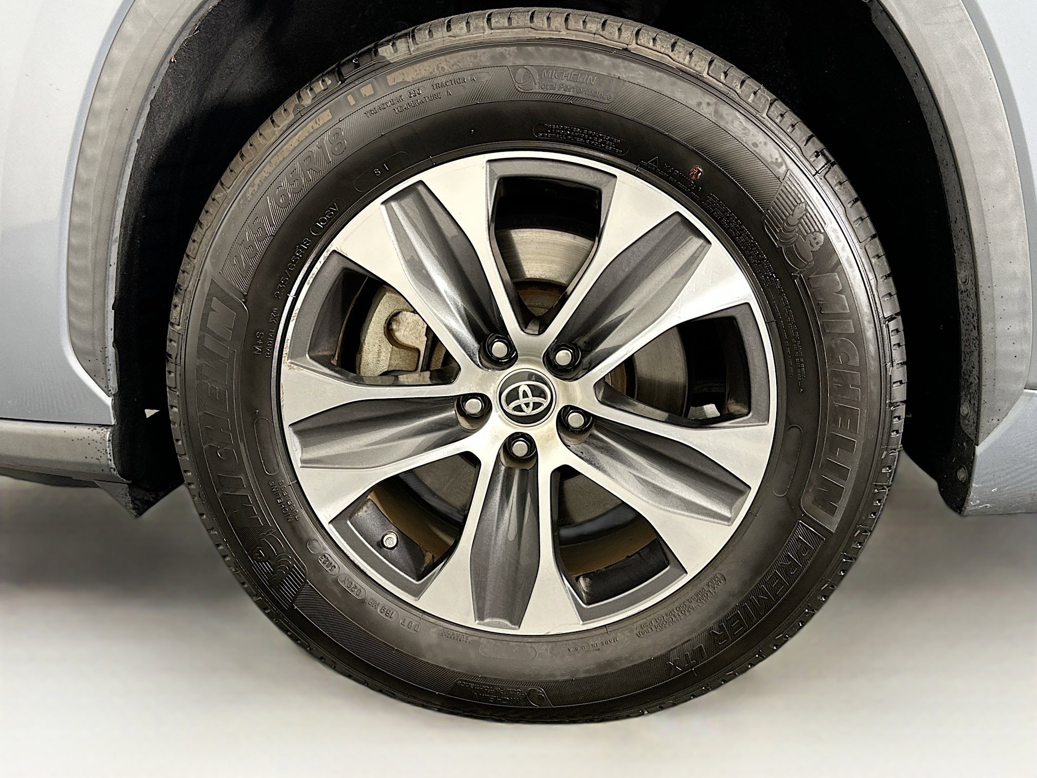 Used 2020 Toyota Highlander XLE FWD image 11