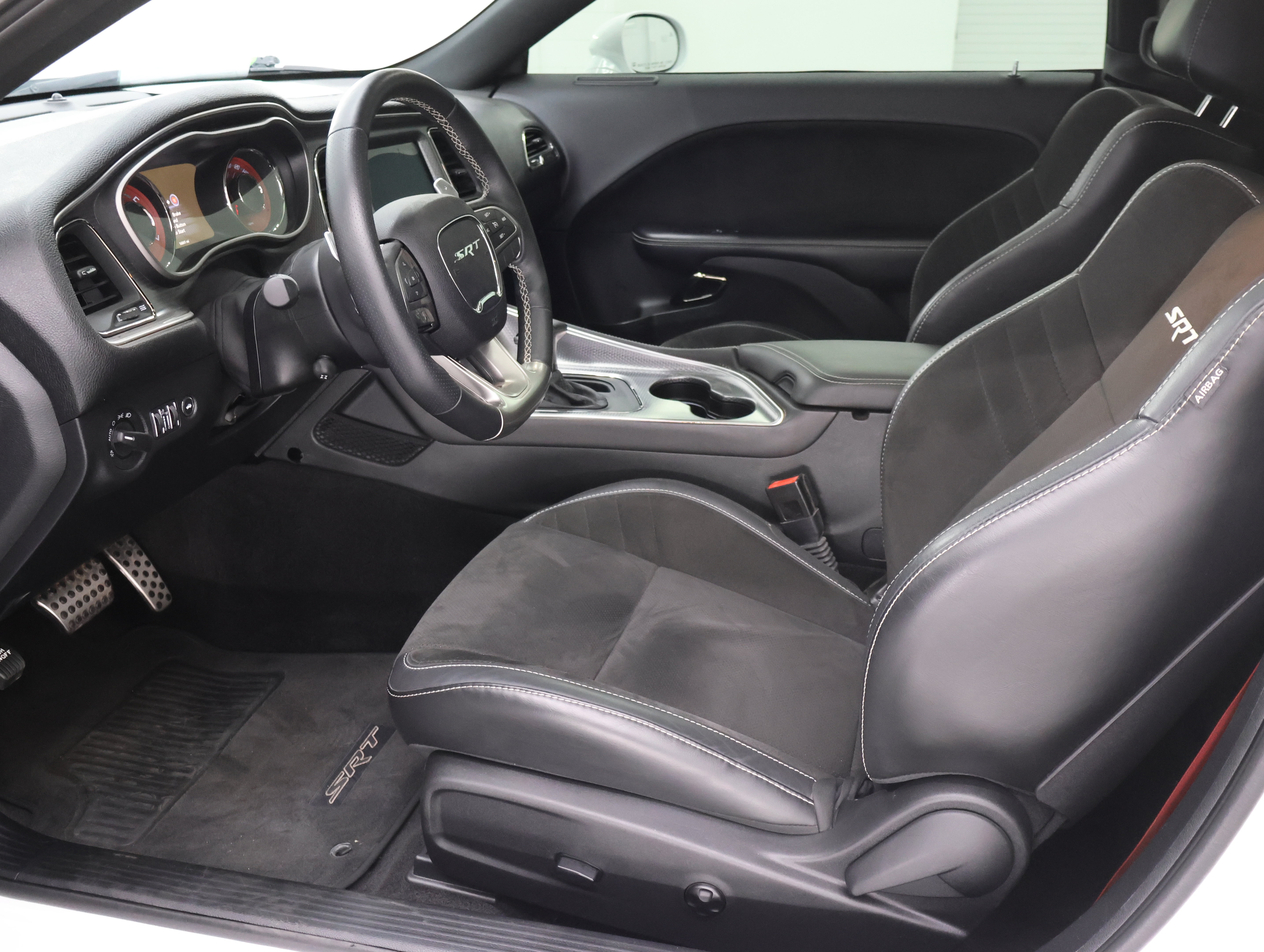 Used 2017 Dodge Challenger SRT Hellcat RWD image 8