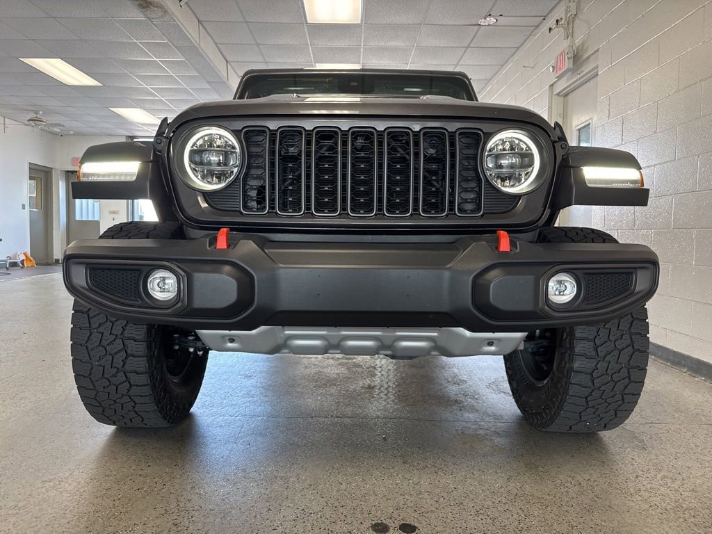 Used 2024 Jeep Gladiator Mojave w/ Convenience Group AWD/4WD image 4