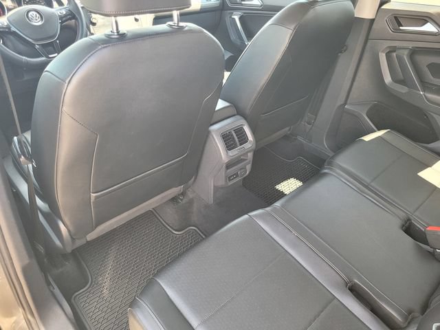 Used 2018 Volkswagen Tiguan SE FWD image 12