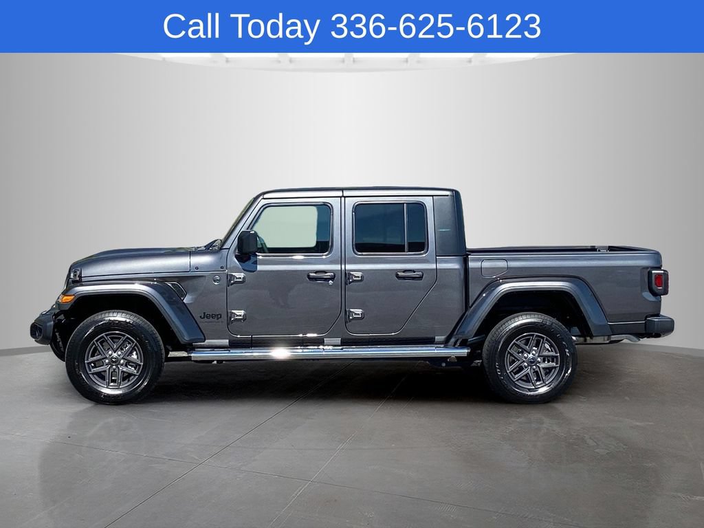 New 2025 Jeep Gladiator Sport AWD/4WD image 2