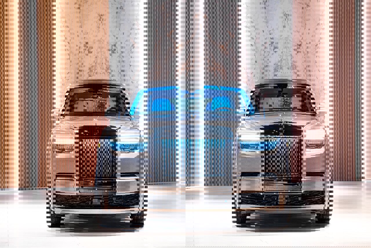 Used 2025 Rolls-Royce Phantom Sedan image 2