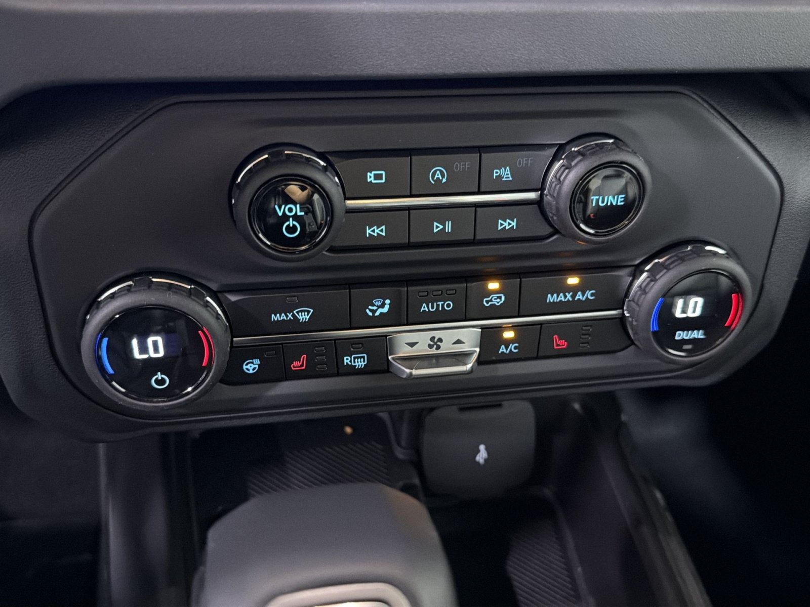 New 2026 Ford Bronco Outer Banks AWD/4WD image 21