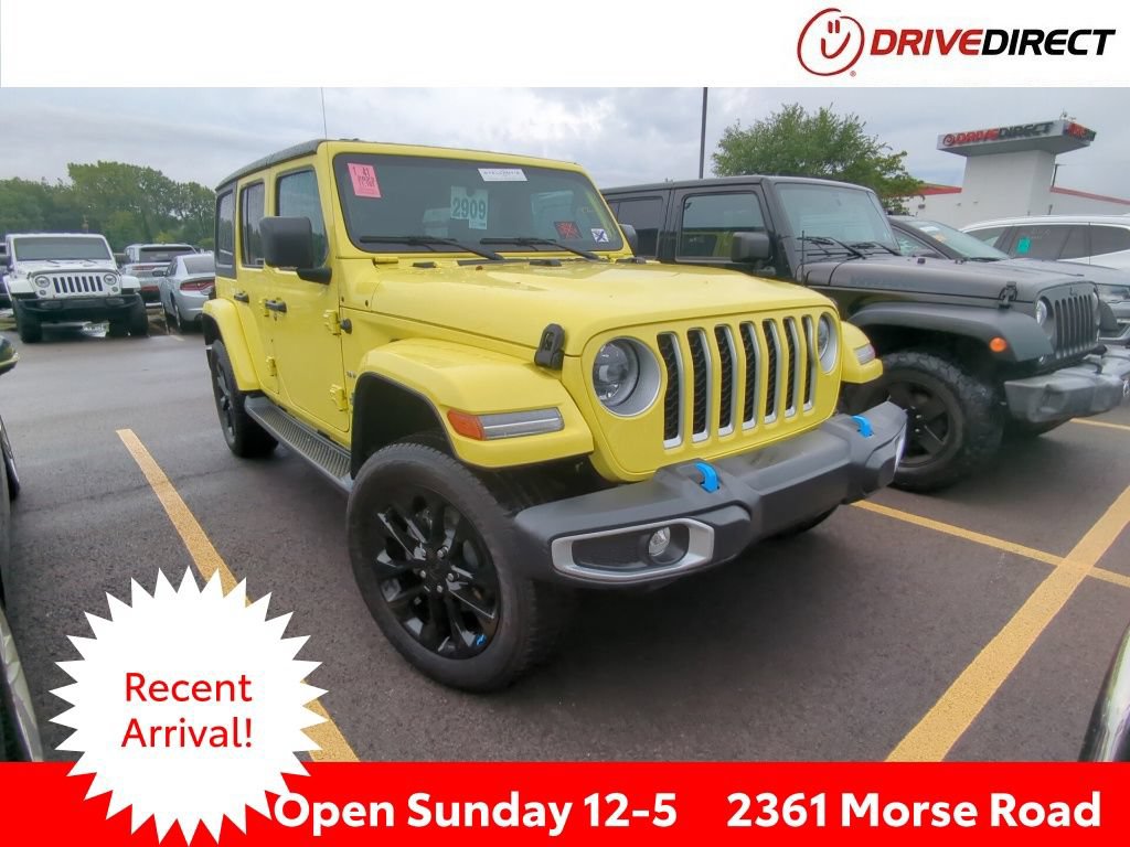 Used 2023 Jeep Wrangler Unlimited Sahara w/ Dual Top Group AWD/4WD image 1