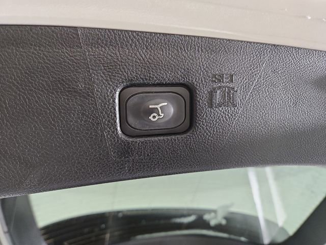 Used 2021 Ford Edge ST image 30