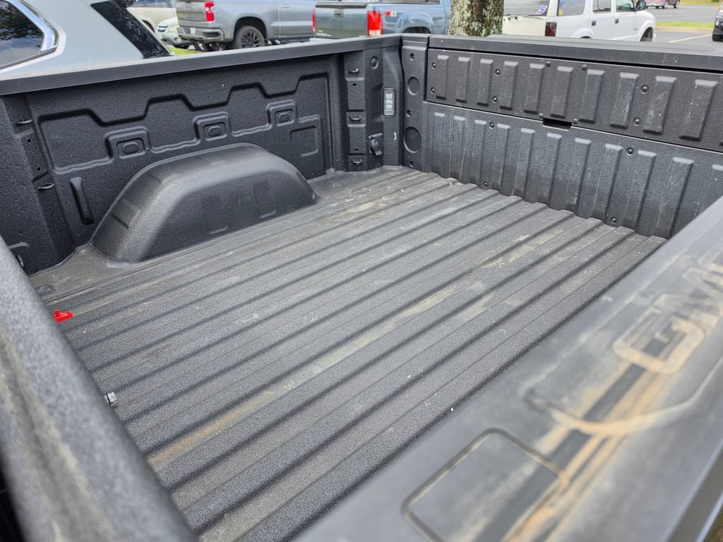 Used 2024 GMC Sierra 1500 AT4 w/ AT4 Premium Package AWD/4WD image 5