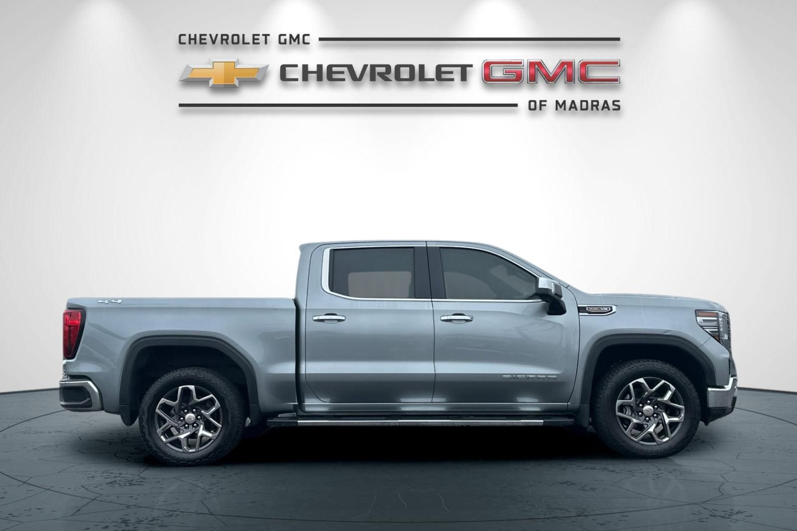 Used 2025 GMC Sierra 1500 SLT w/ SLT Premium Plus Package image 2