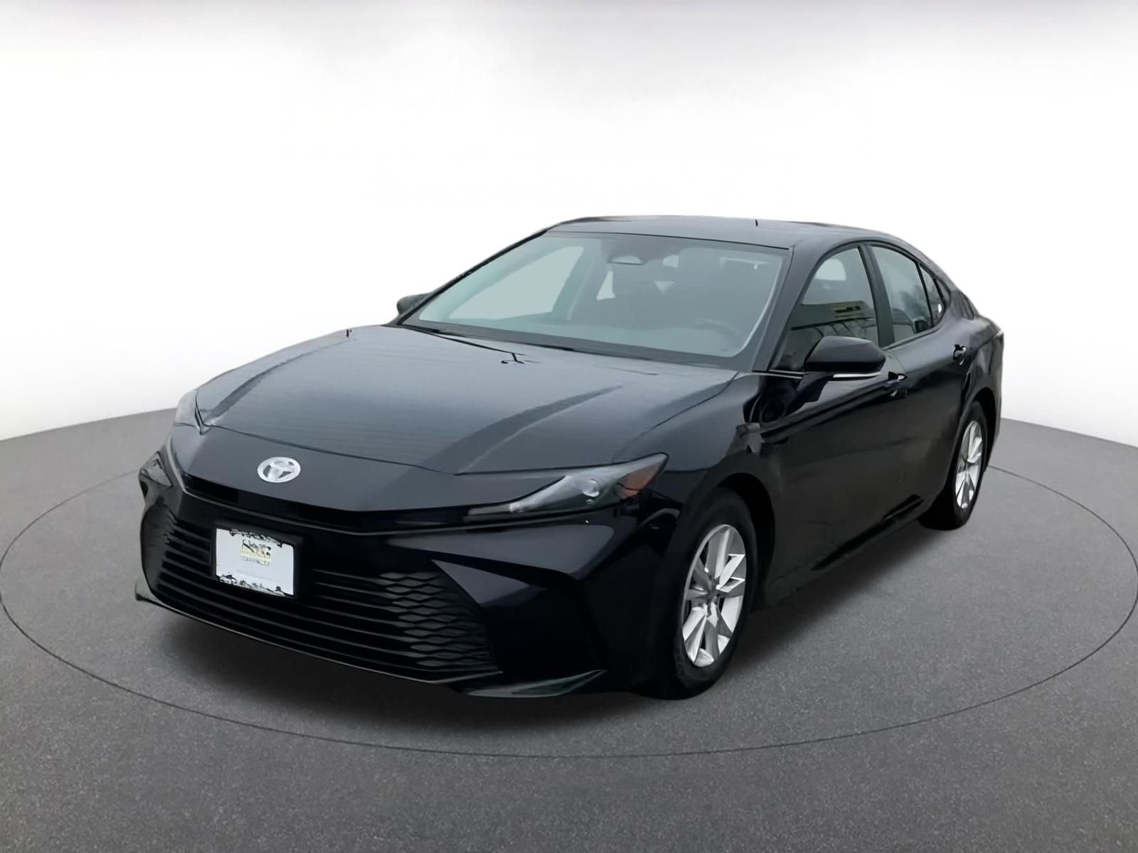 Used 2025 Toyota Camry LE image 4