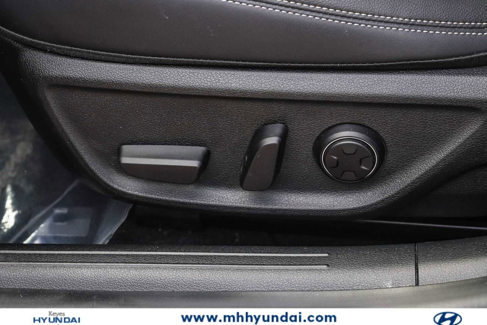Used 2026 Genesis G70 2.5T RWD image 18