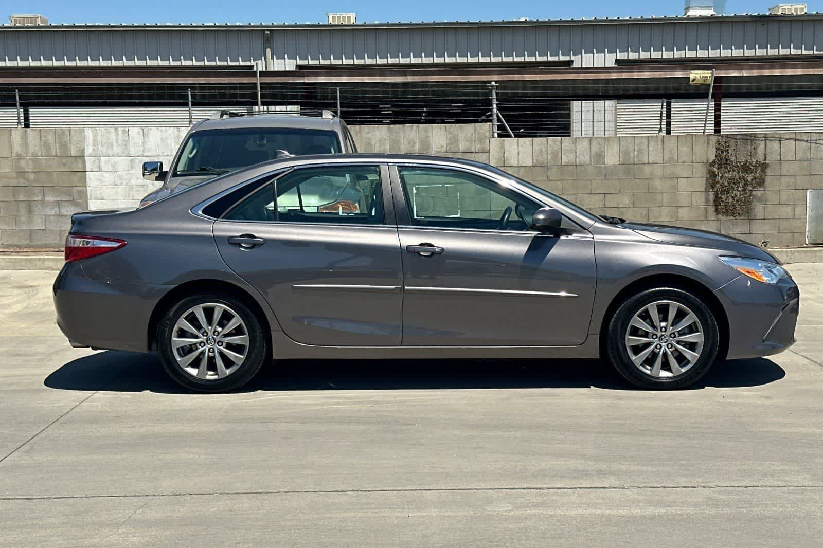 Used 2017 Toyota Camry XLE FWD image 9