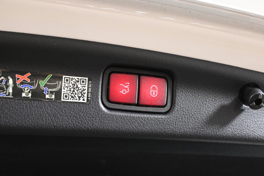 Certified 2024 Mercedes-Benz C 300 4MATIC Sedan image 32