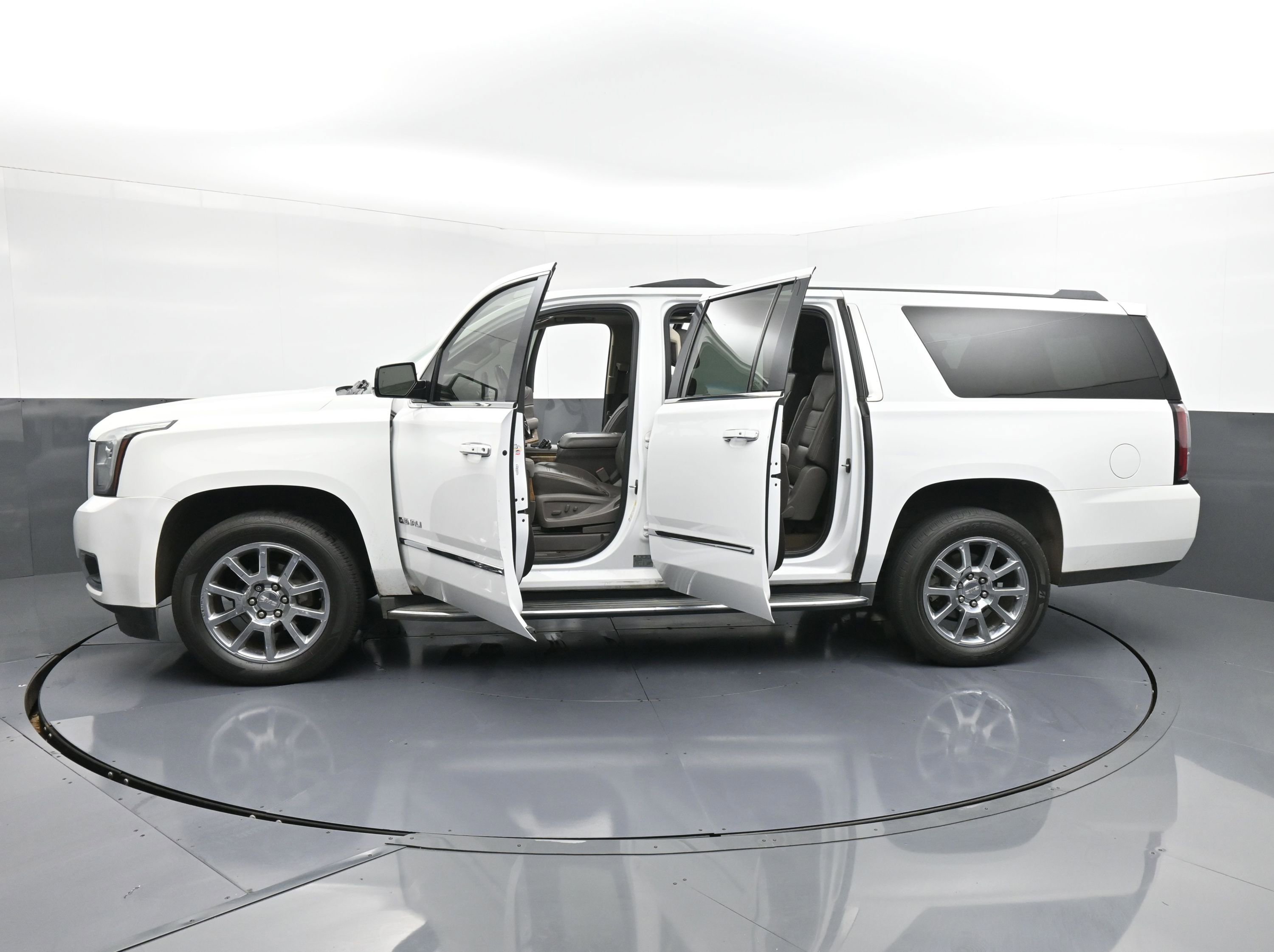 Used 2016 GMC Yukon XL Denali w/ Open Road Package image 36