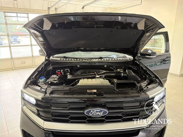 Certified 2025 Ford Expedition Platinum w/ Driver's Package AWD/4WD image 28