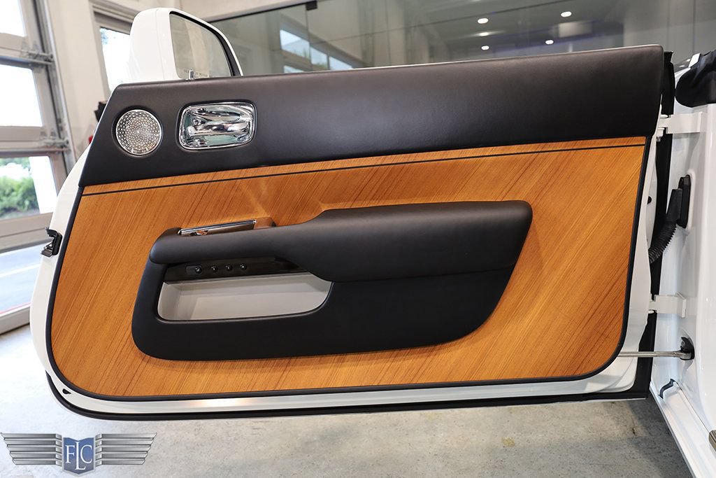 Used 2017 Rolls-Royce Dawn RWD image 19