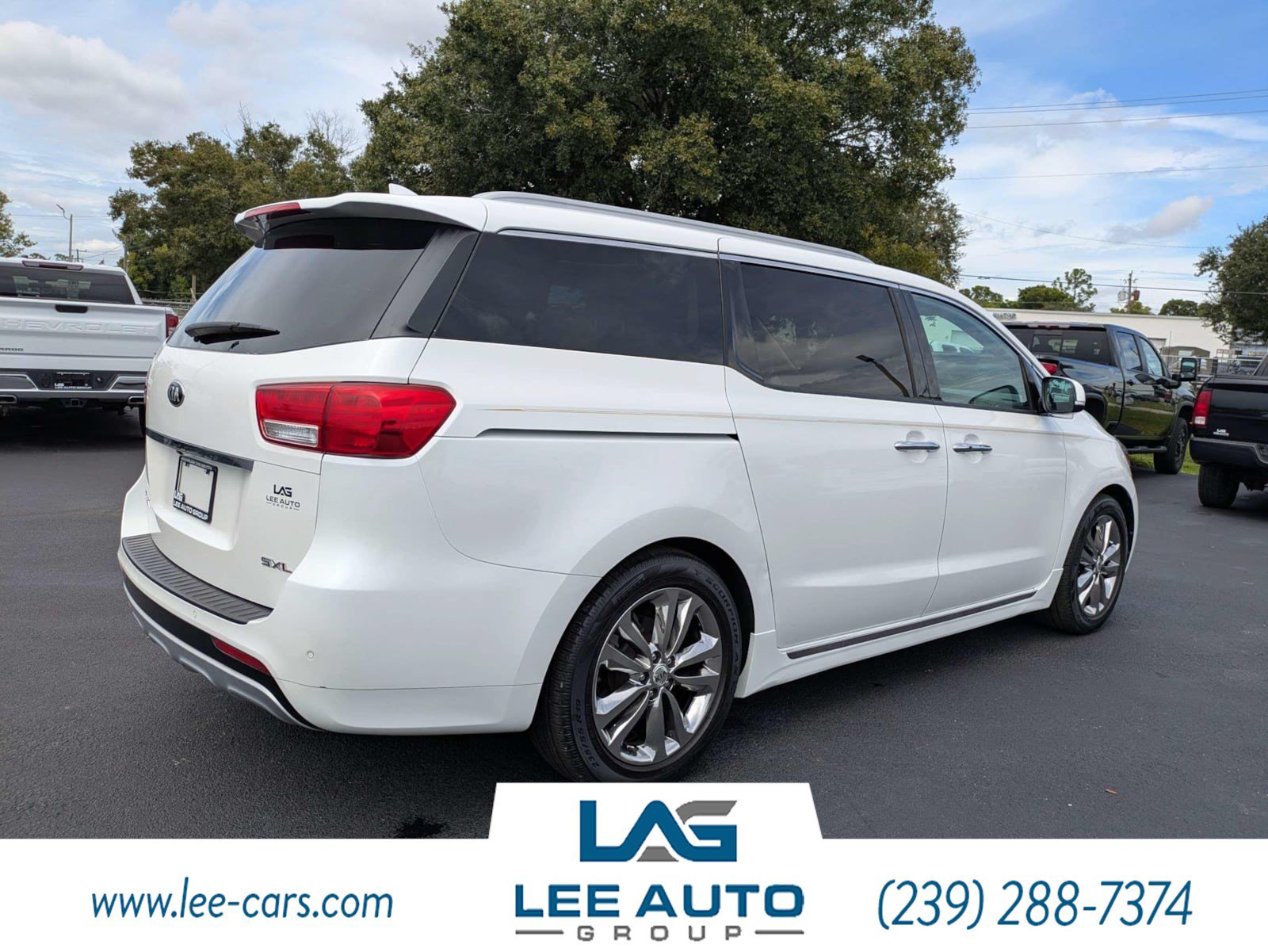 Used 2017 Kia Sedona SX Limited w/ Option Group 030 FWD image 3