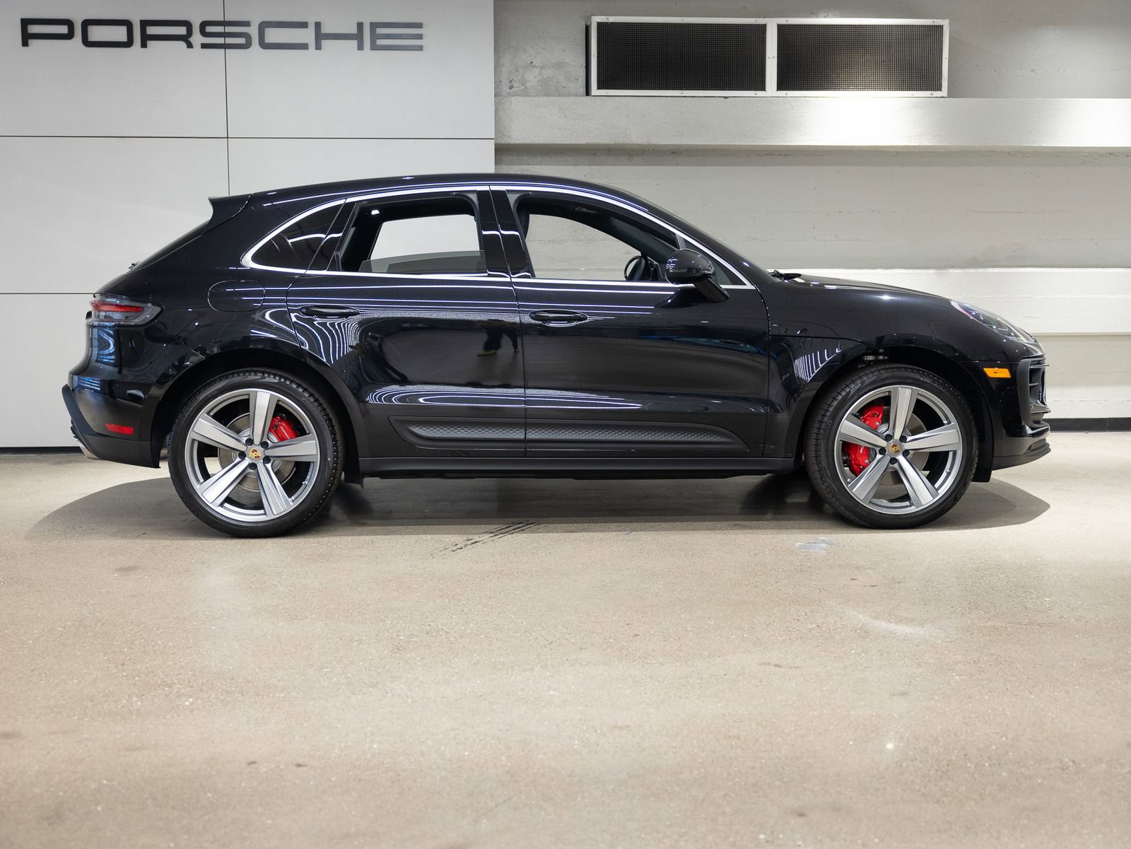 Certified 2025 Porsche Macan S image 9