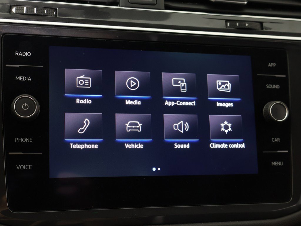 Used 2020 Volkswagen Tiguan SE image 43