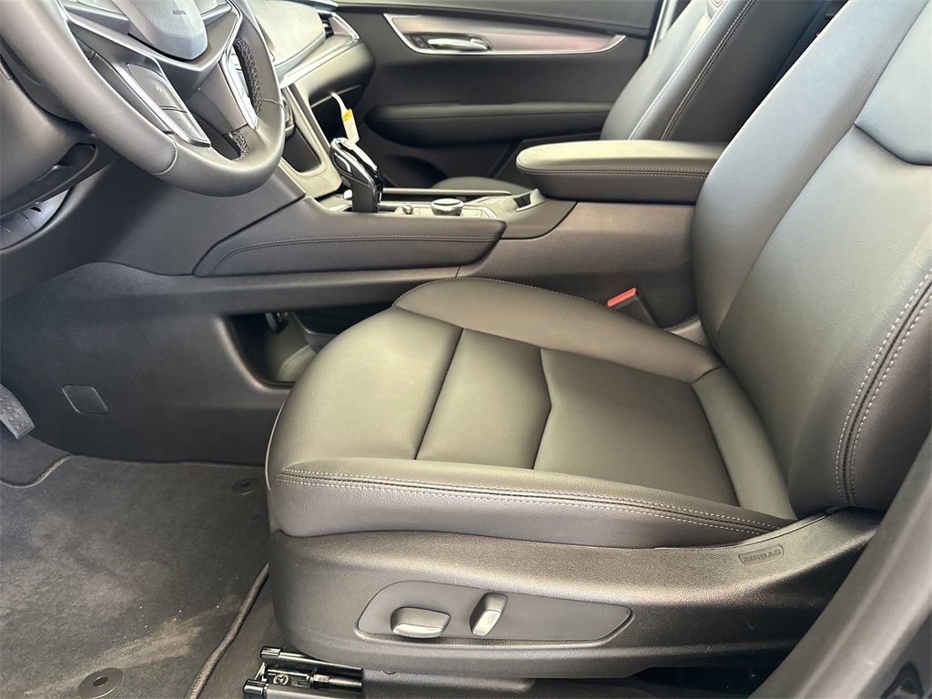 New 2026 Cadillac XT5 Luxury image 14