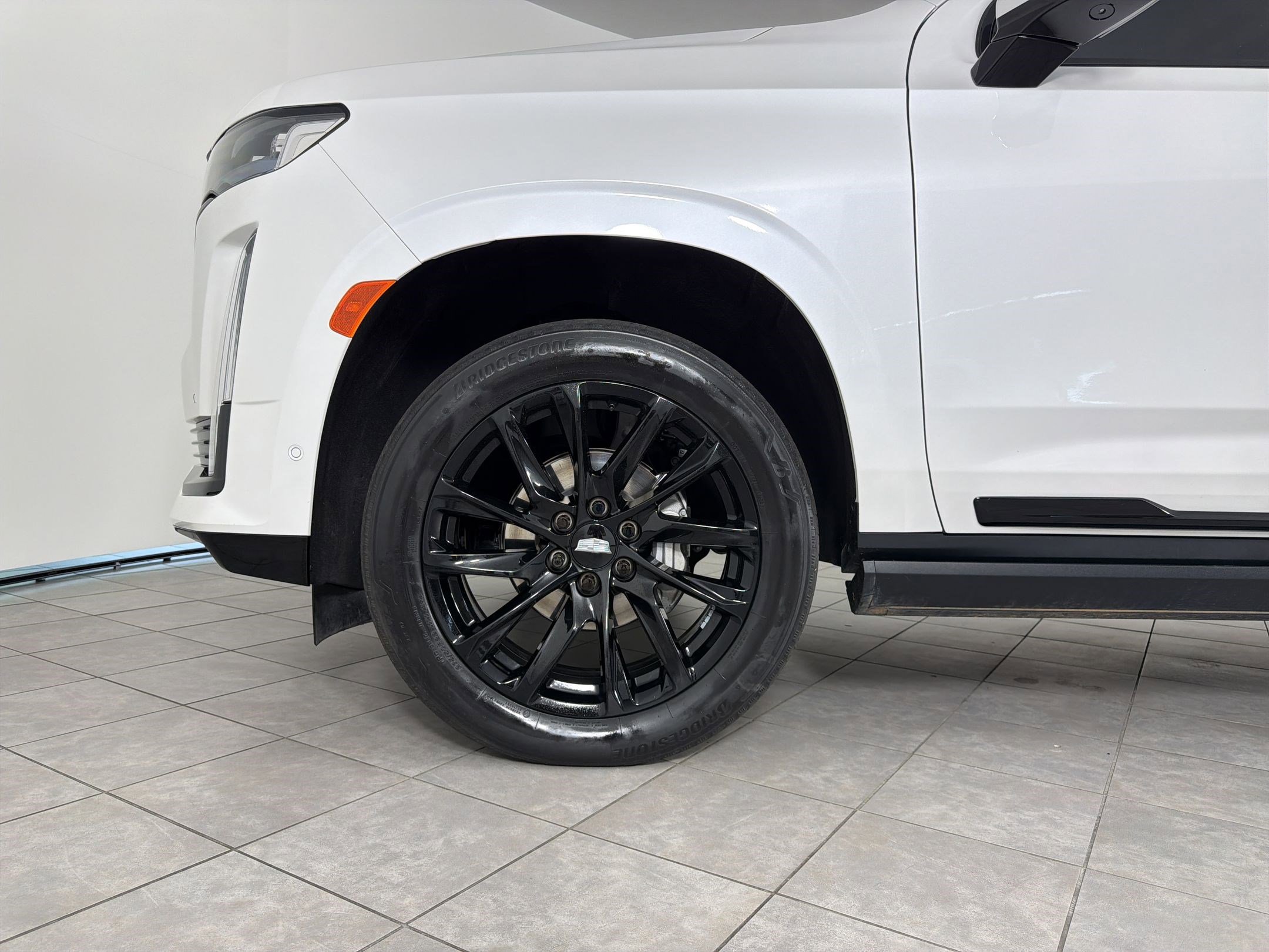 Used 2023 Cadillac Escalade ESV Sport w/ LPO, ONYX Package AWD/4WD image 11