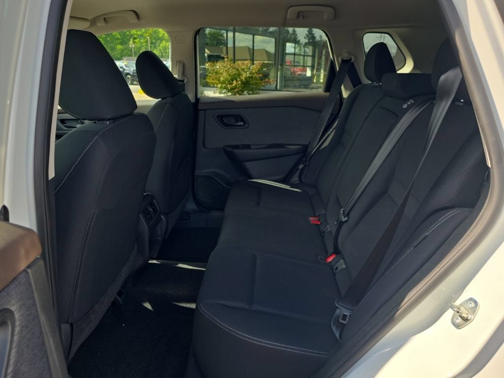 Used 2023 Nissan Rogue S AWD/4WD image 25