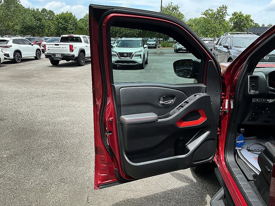 Used 2022 Nissan Frontier Pro-X RWD image 11